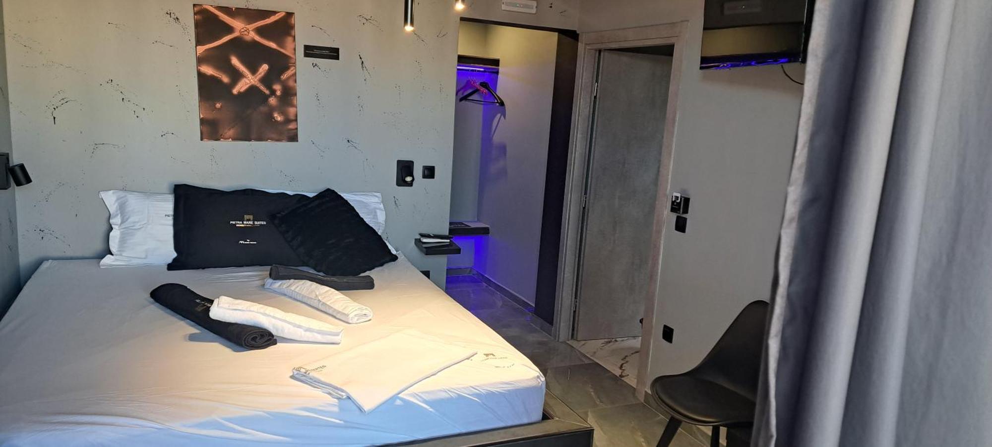 Pietra Mare Suites Patras Buitenkant foto