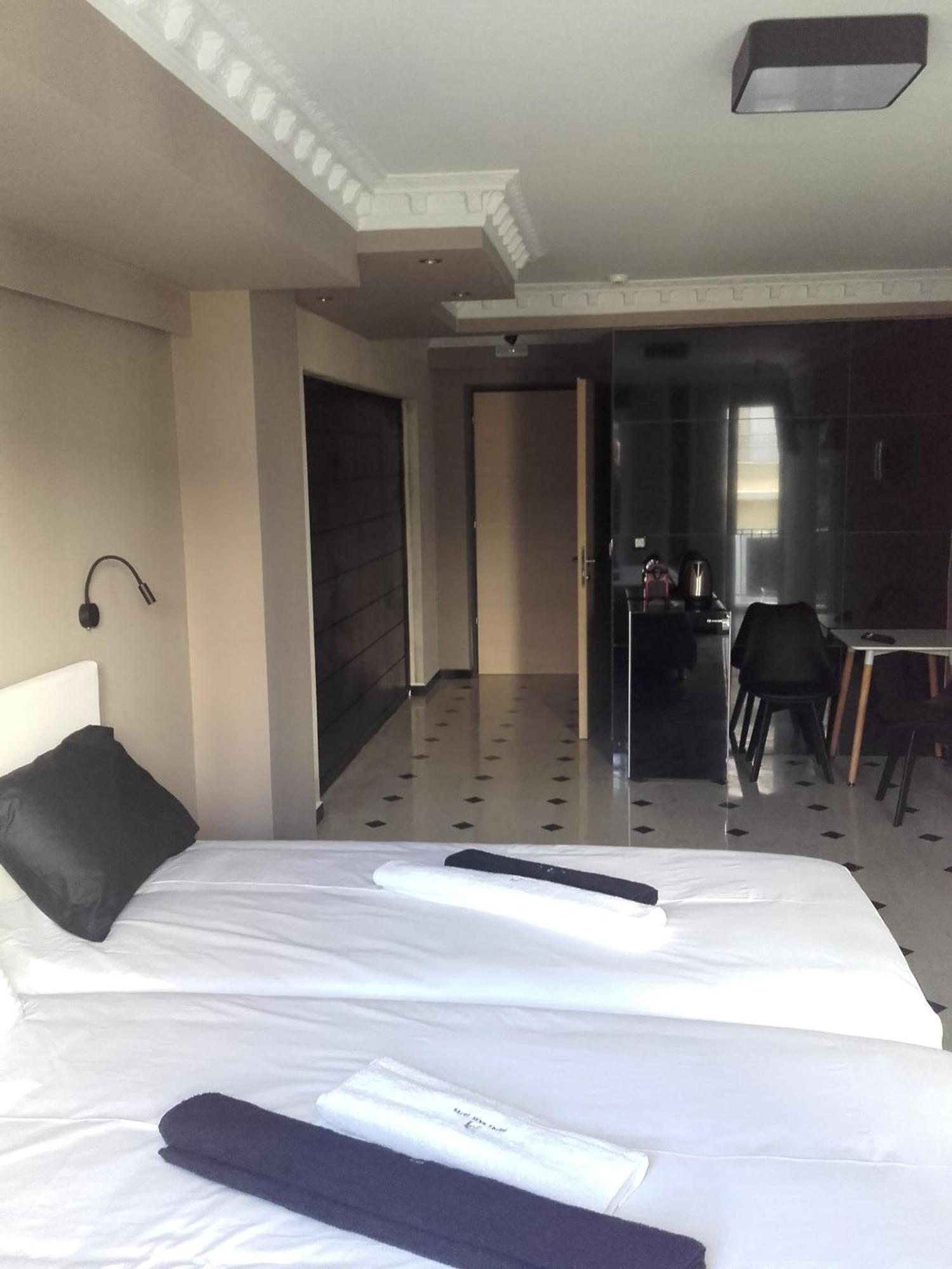 Pietra Mare Suites Patras Buitenkant foto